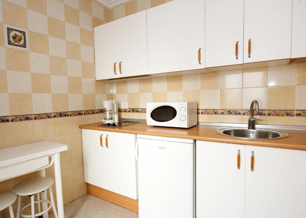 Apartamentos Nina De Oro Торремолінос Номер фото
