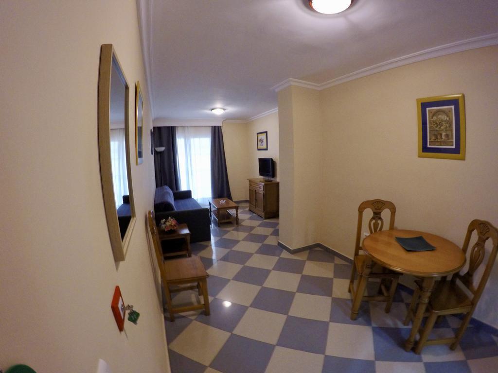 Apartamentos Nina De Oro Торремолінос Екстер'єр фото